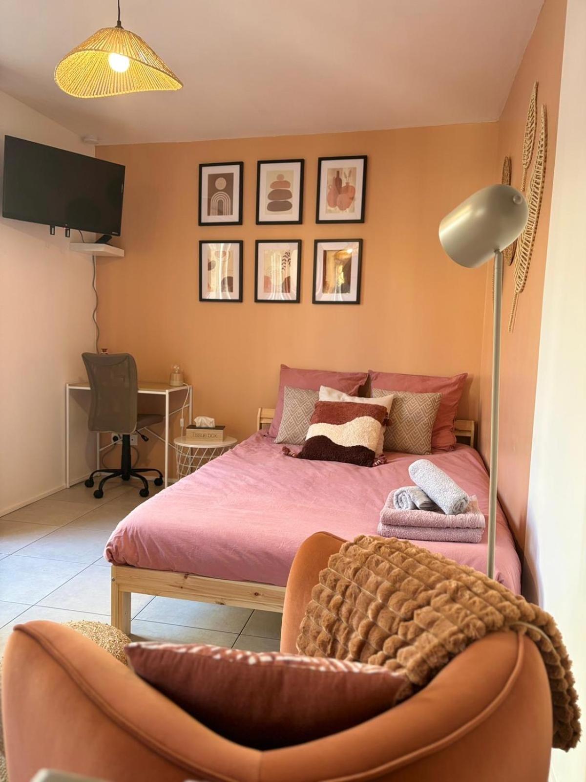 Le Marguerite & Le Melange Savant Apartment Руан Екстериор снимка